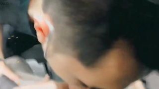 Chico tímido acepta grabarse conmigo mientras lo pajeo y se la chupo en el